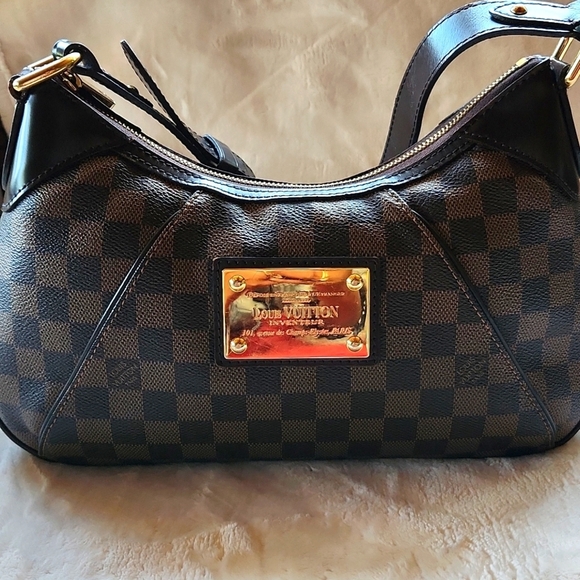 Louis Vuitton Handbags - Louis Vuitton Thames Iconic Damier Pattern Shoulder Bag
